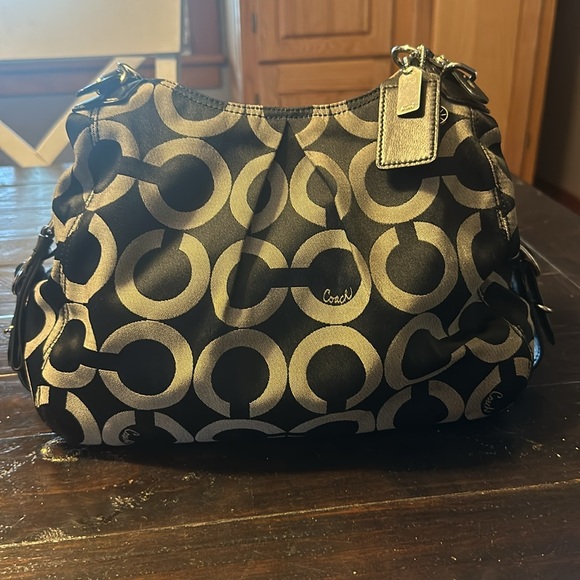Black coach bag in excellent condition. - Picture 5 of 9